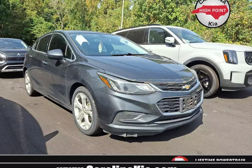 2018 Chevrolet Cruze Premier photo 1