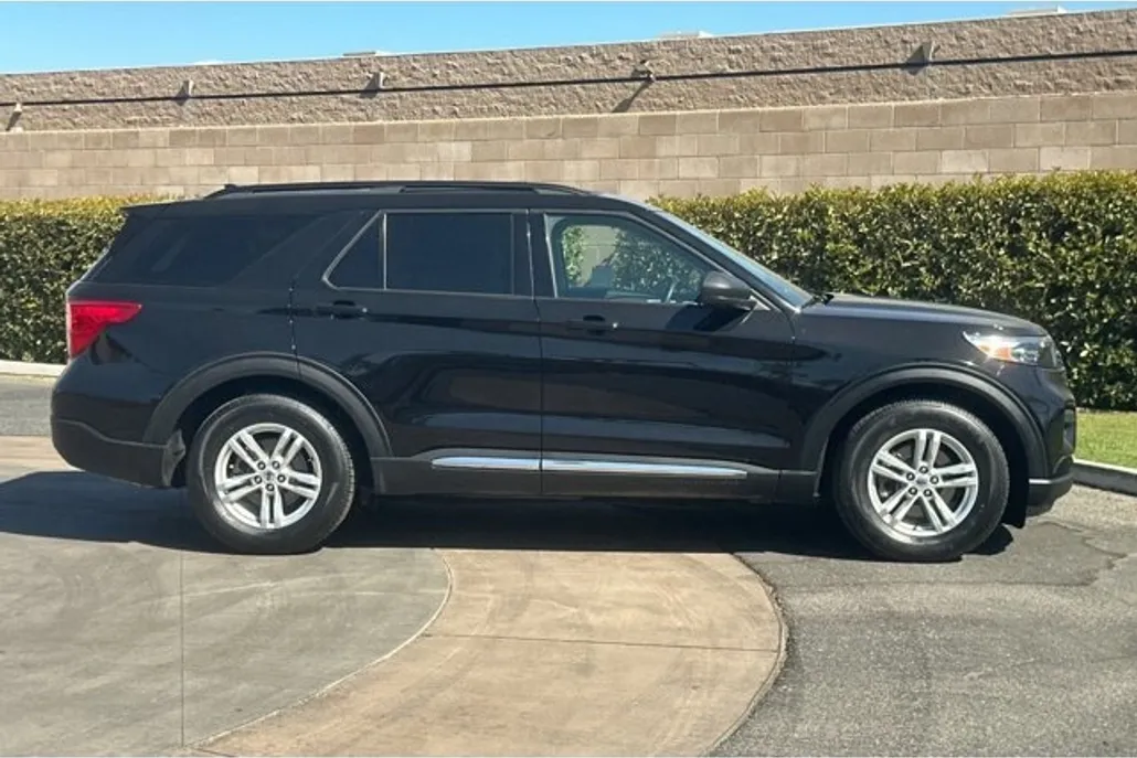 2020 Ford Explorer XLT photo 1