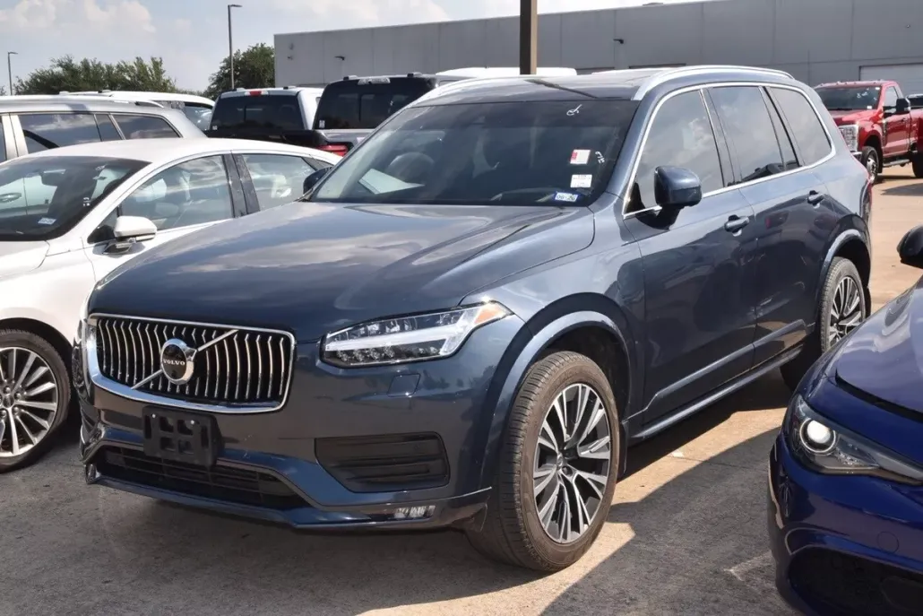 2022 Volvo XC90 T5 Momentum photo 1