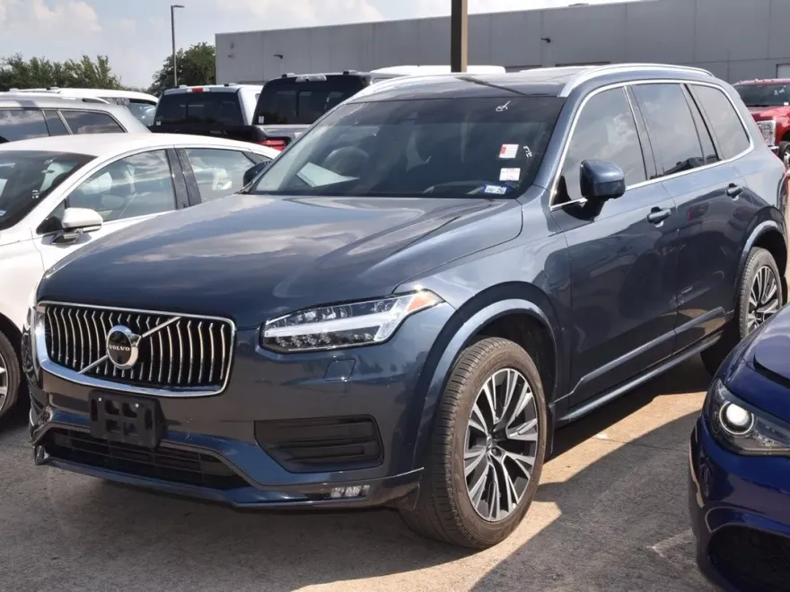 2022 Volvo XC90 T5 Momentum photo 1
