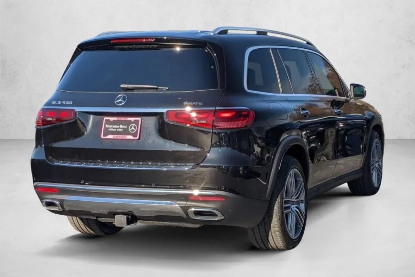 2025 Mercedes Benz GLS 450 4MATIC photo 1