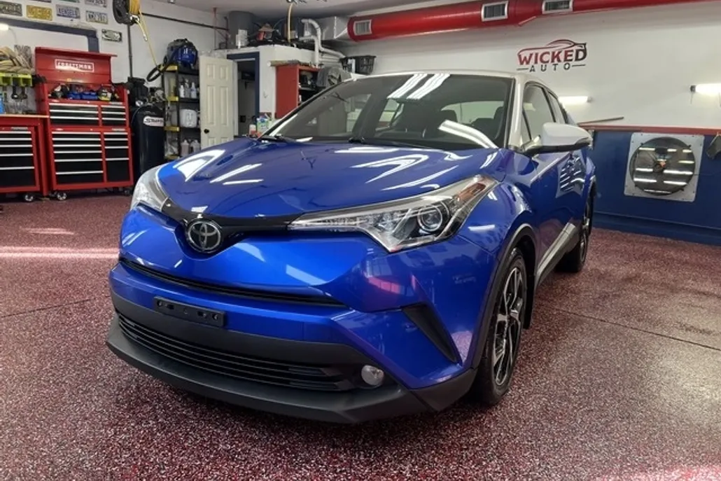 2018 Toyota C-HR XLE photo 1