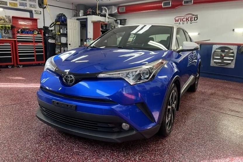 2018 Toyota C-HR XLE photo 1