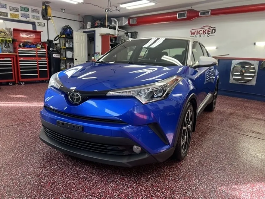2018 Toyota C-HR XLE photo 1
