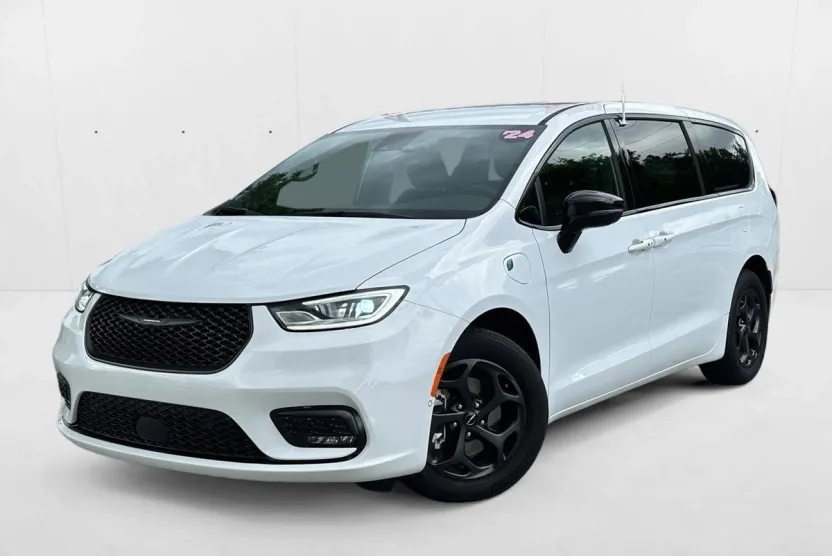 2024 Chrysler Pacifica Hybrid photo 1