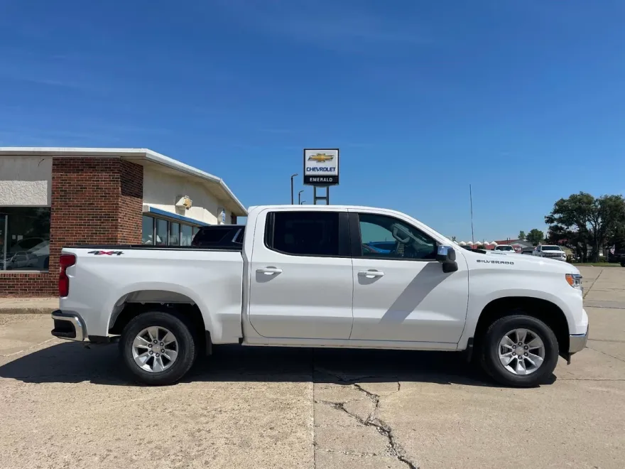 2025 Chevrolet Silverado 1500 LT photo 1