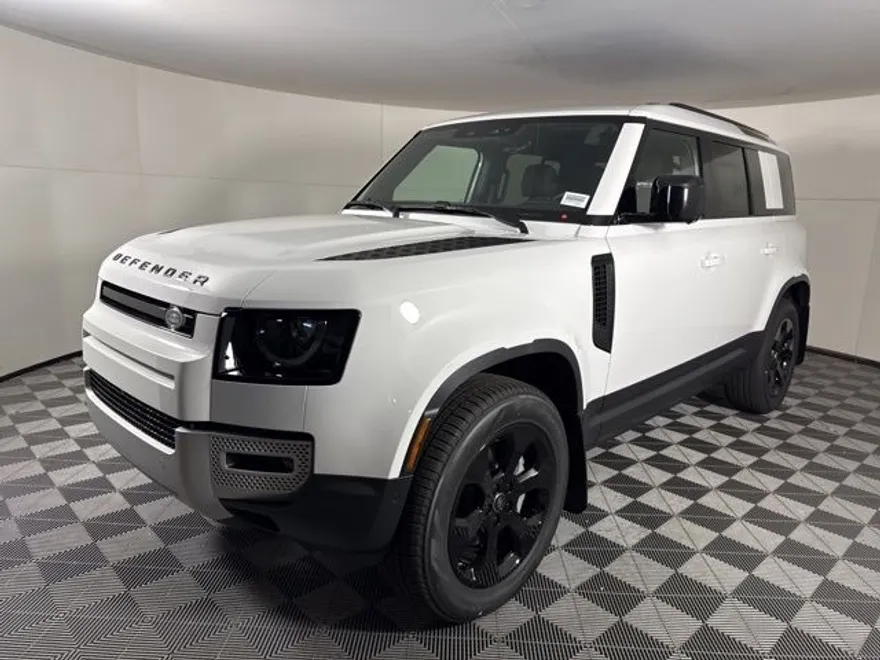 2025 Land Rover Defender 110 S photo 2