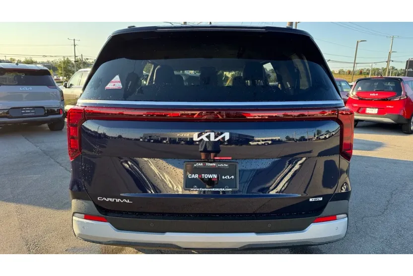 2026 Kia Carnival EX photo 1