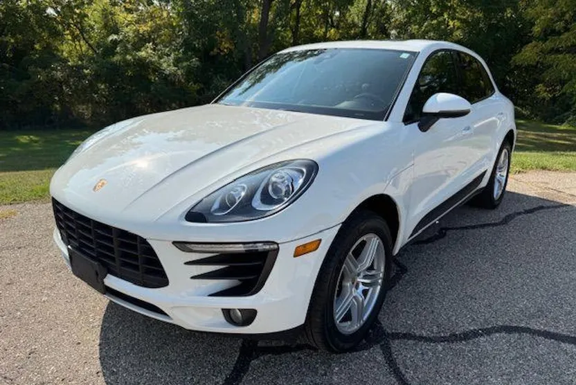 2017 Porsche Macan Base photo 1