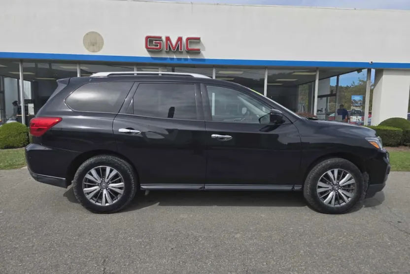 2020 Nissan Pathfinder SL photo 1