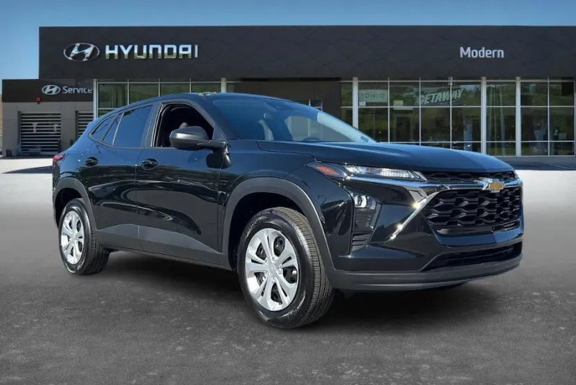 2024 Chevrolet Trax LS photo 1