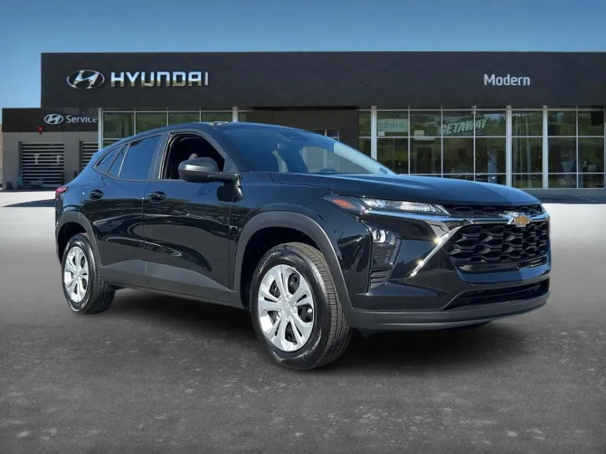2024 Chevrolet Trax LS photo 1