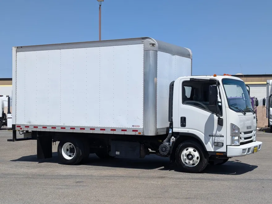 2019 Isuzu NPR photo 1