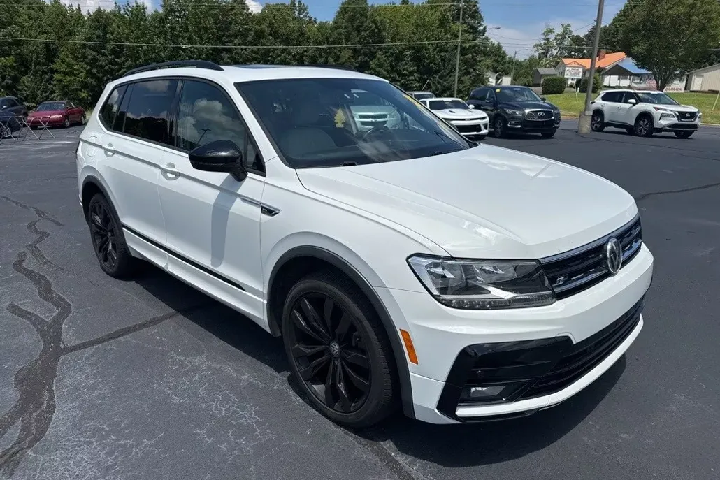 2020 Volkswagen Tiguan SE R-Line Black photo 1