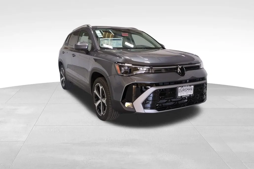 2025 Volkswagen Taos SEL photo 1