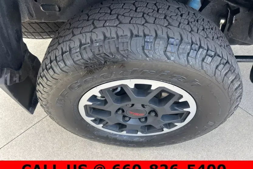 2024 Toyota Tacoma TRD Off-Road photo 1