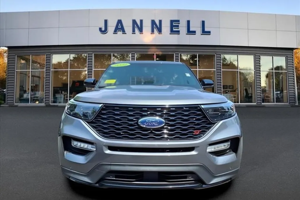 2022 Ford Explorer ST photo 1