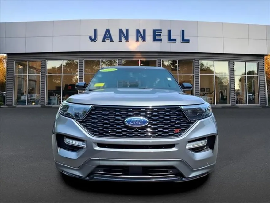 2022 Ford Explorer ST photo 1