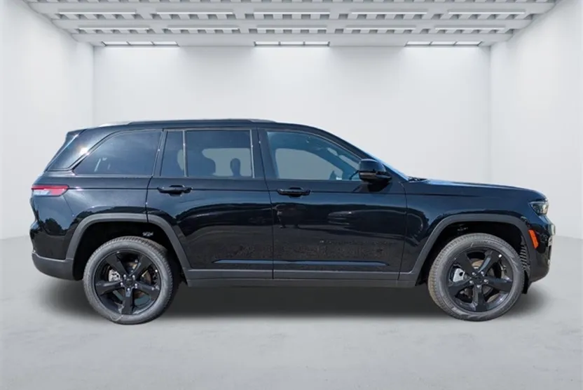 2025 Jeep Grand Cherokee Limited photo 1