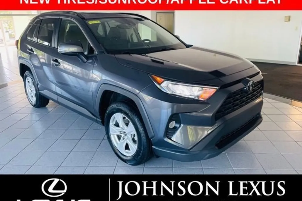 2019 Toyota RAV4 XLE photo 1
