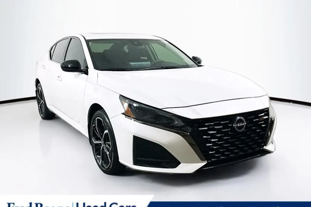 2024 Nissan Altima 2.5 SR photo 1