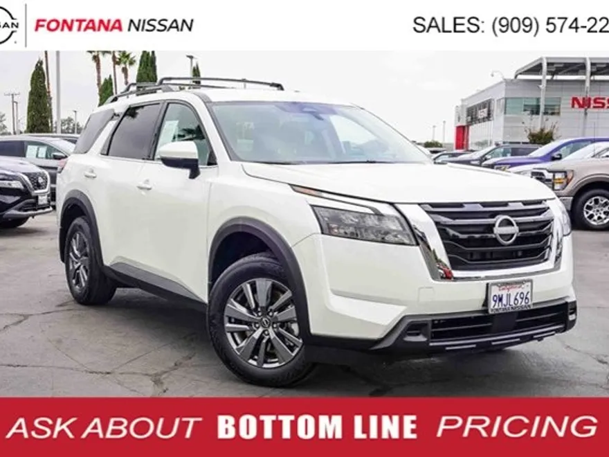 2024 Nissan Pathfinder SV photo 1