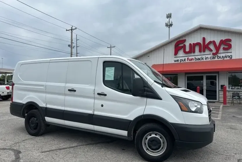 2017 Ford Transit photo 1