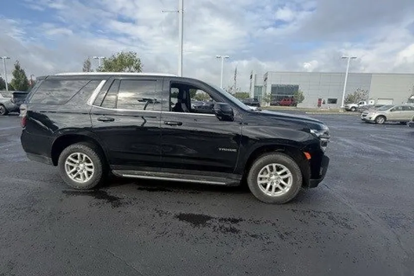2023 Chevrolet Tahoe LT photo 1