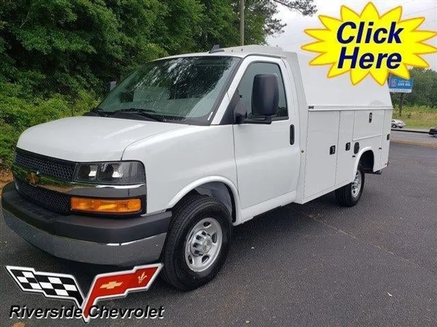 2024 Chevrolet Express Cutaway 3500 photo 1