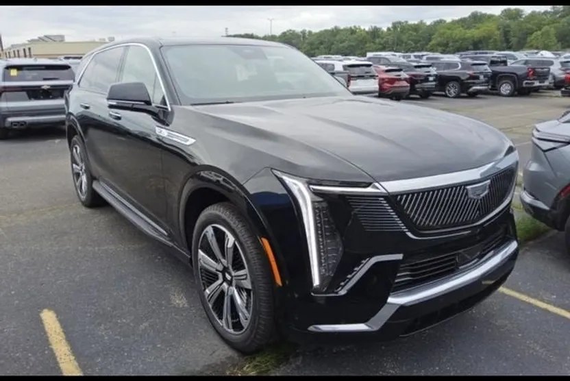 2025 Cadillac Escalade IQ Luxury photo 1