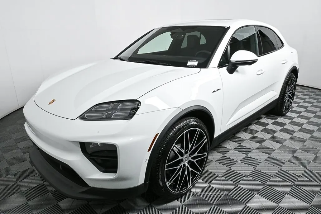 2025 Porsche Macan Electric photo 1