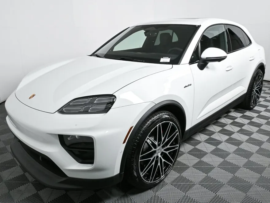 2025 Porsche Macan Electric photo 1