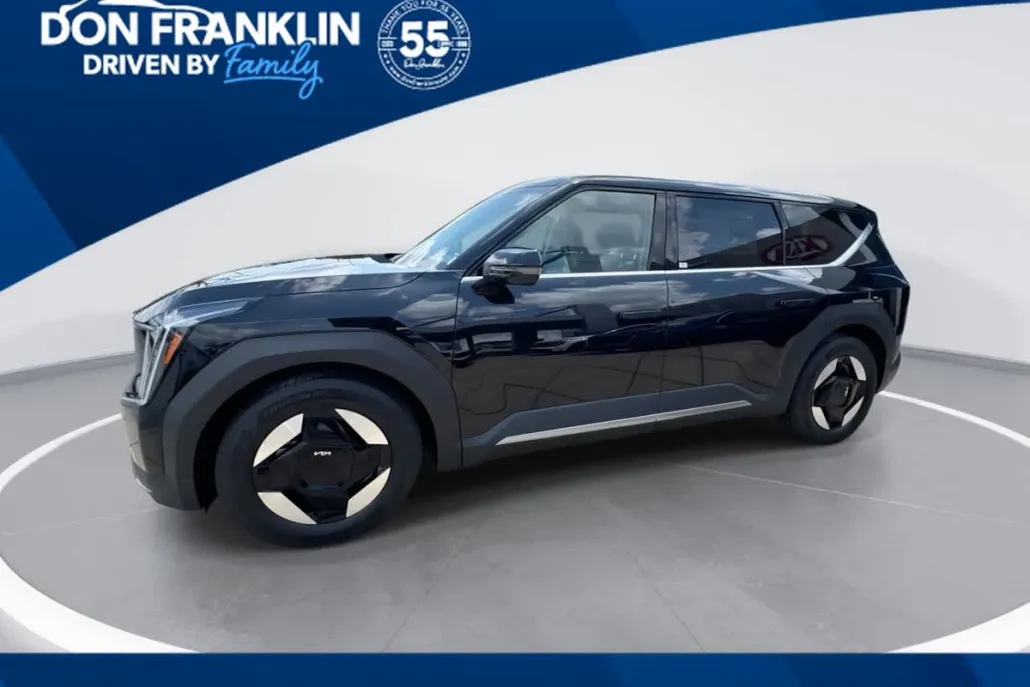 2026 Kia EV9 Light Long Range photo 1