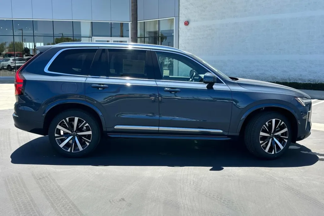 2026 Volvo XC90 Core photo 1