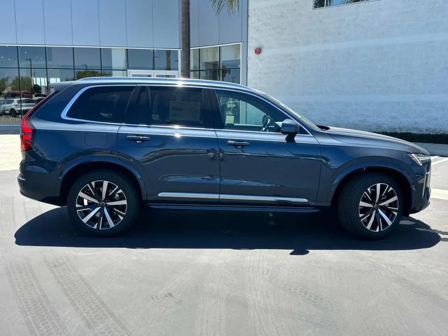 2026 Volvo XC90 Core photo 1