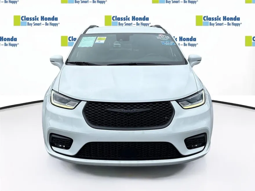 2021 Chrysler Pacifica Touring photo 1