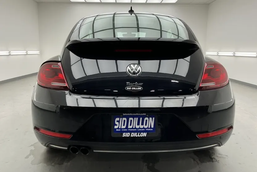 2018 Volkswagen Beetle S photo 1