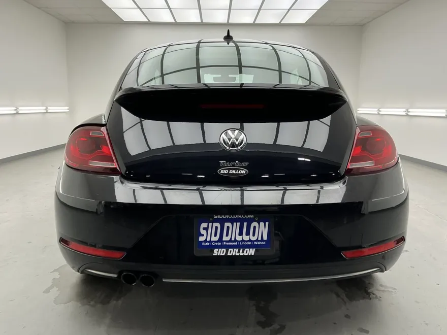 2018 Volkswagen Beetle S photo 1