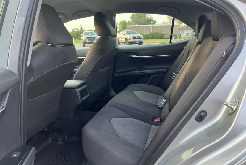 2020 Toyota Camry LE photo 1