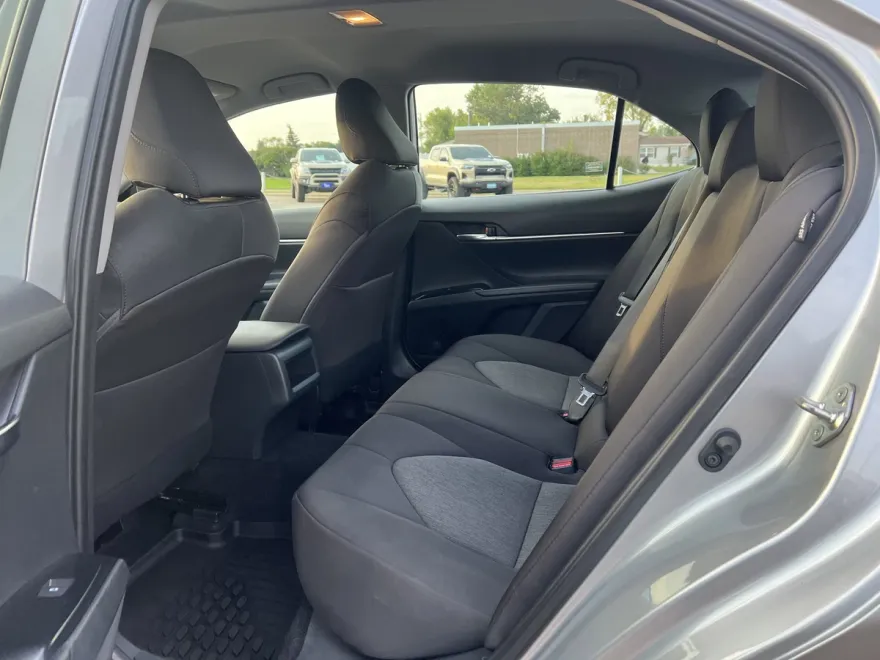 2020 Toyota Camry LE photo 1