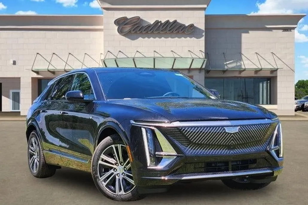 2025 Cadillac Lyriq Luxury photo 1