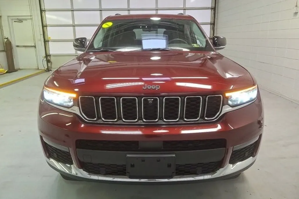 2023 Jeep Grand Cherokee Limited photo 1
