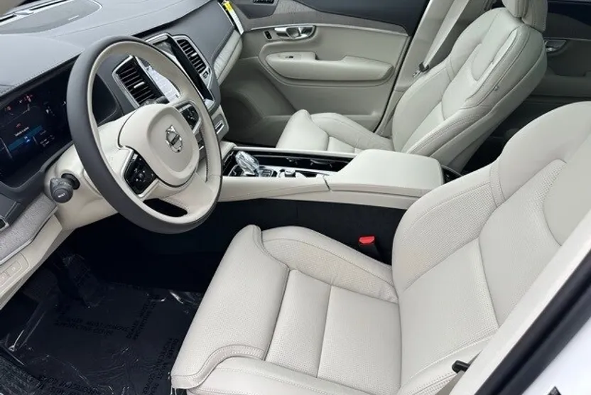 2025 Volvo XC90 T8 photo 1