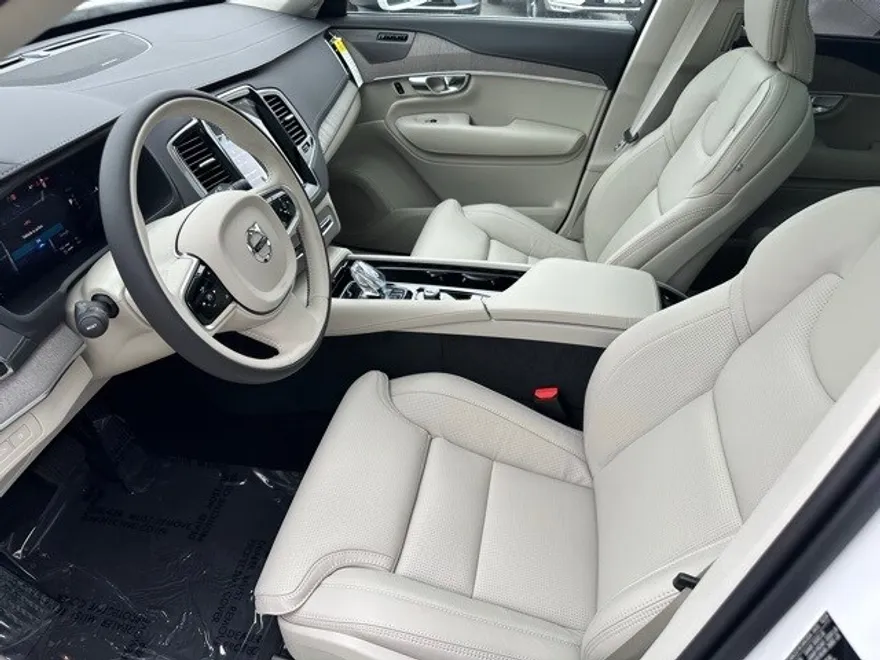 2025 Volvo XC90 T8 photo 1