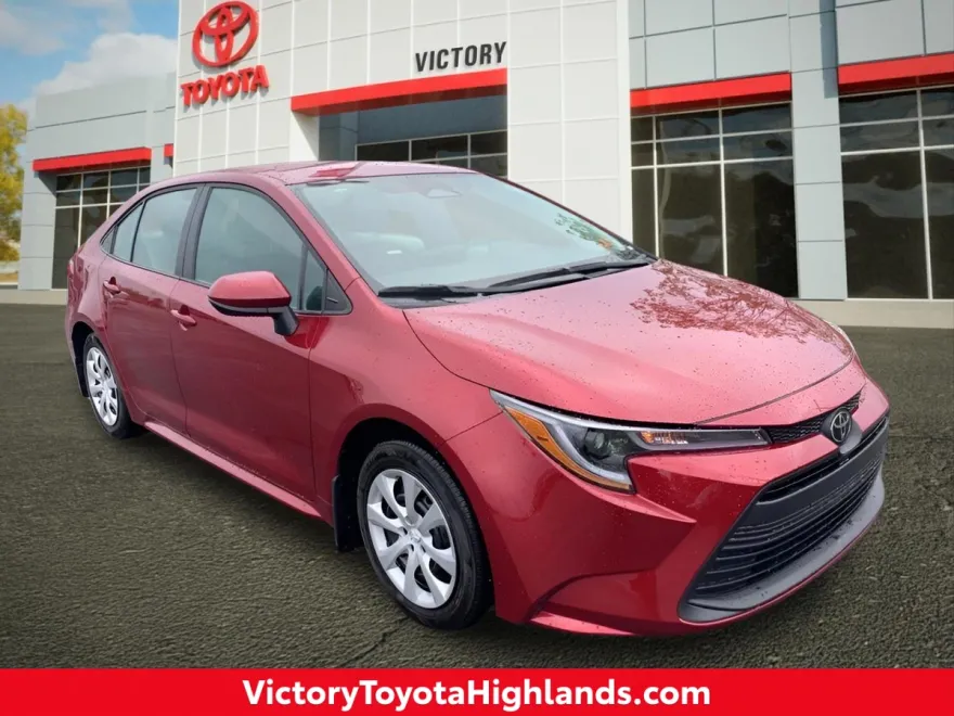 2025 Toyota Corolla LE photo 1