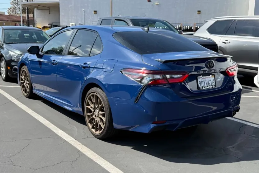 2023 Toyota Camry SE photo 1