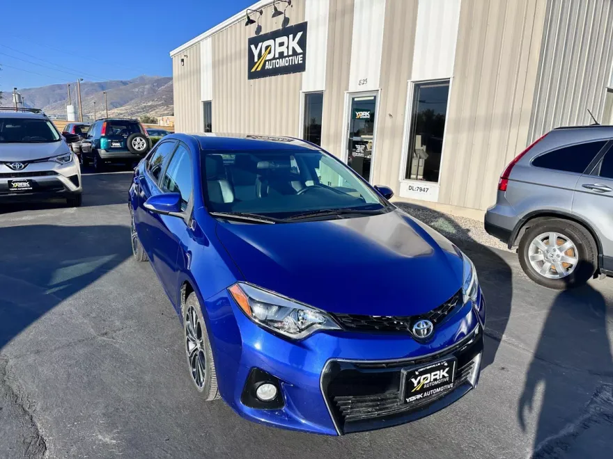 2015 Toyota Corolla Plus photo 1