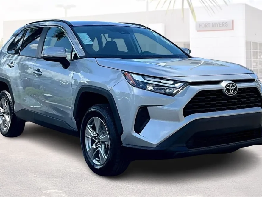 2024 Toyota RAV4 XLE photo 1