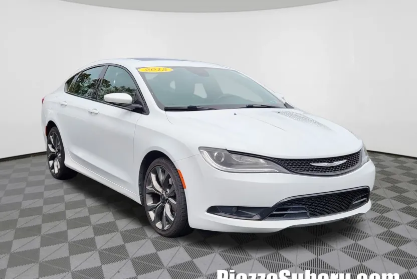 2015 Chrysler 200 S photo 1
