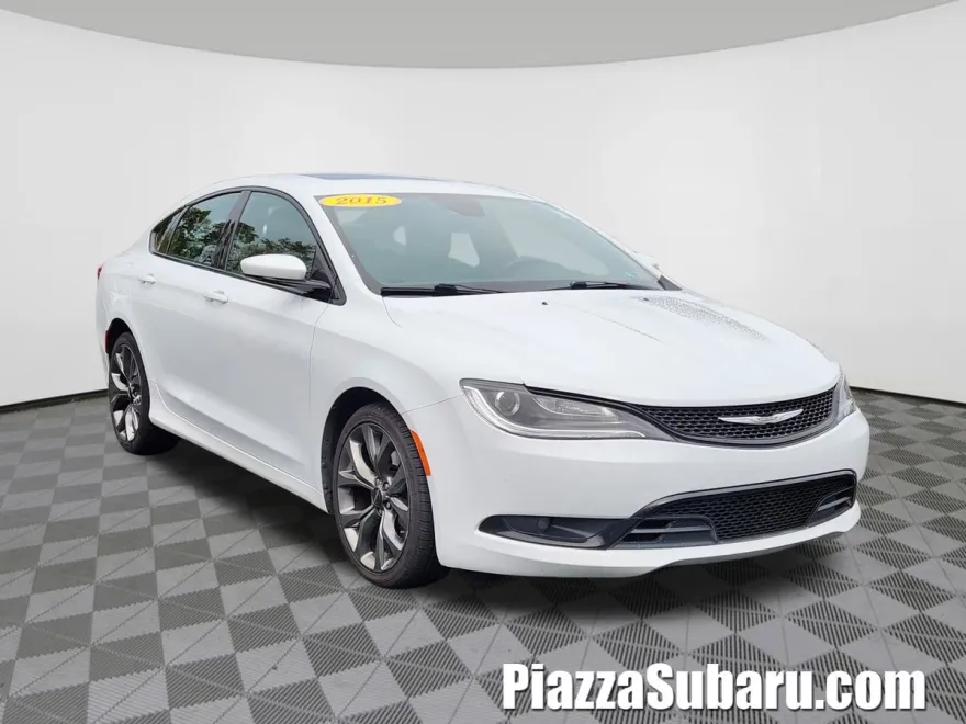 2015 Chrysler 200 S photo 1